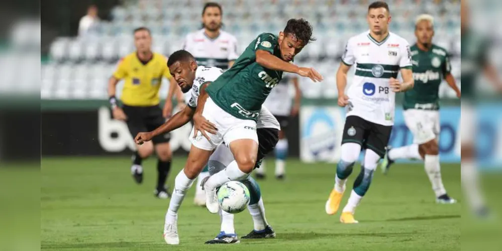 Imagem ilustrativa da imagem Brasileiro: mesmo rebaixado, Coritiba derrota Palmeiras