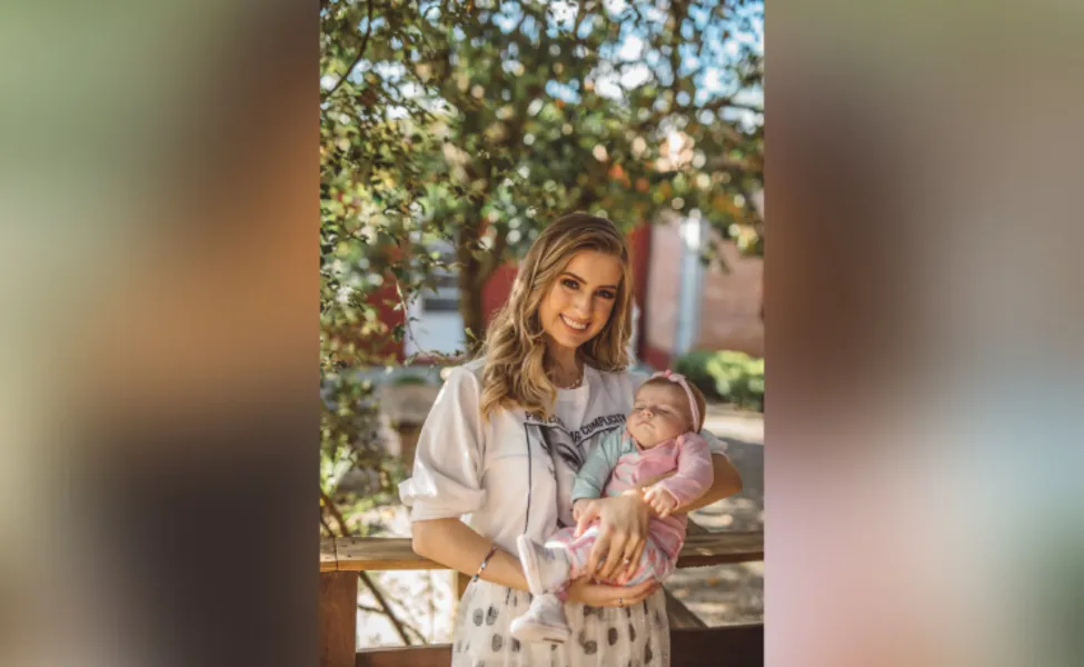 Amanda Aleixo Batista Rosas e sua filha Serena Maria Aleixo Batista Rosas