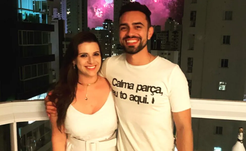 Novo ciclo - O empresário Vinicius Albuquerque será muito cumprimentado pela passagem de seu aniversário na próxima segunda-feira (19). No registro, Vinicius com sua esposa Maria Luiza Weiber. Da coluna RC os votos de realizações. 