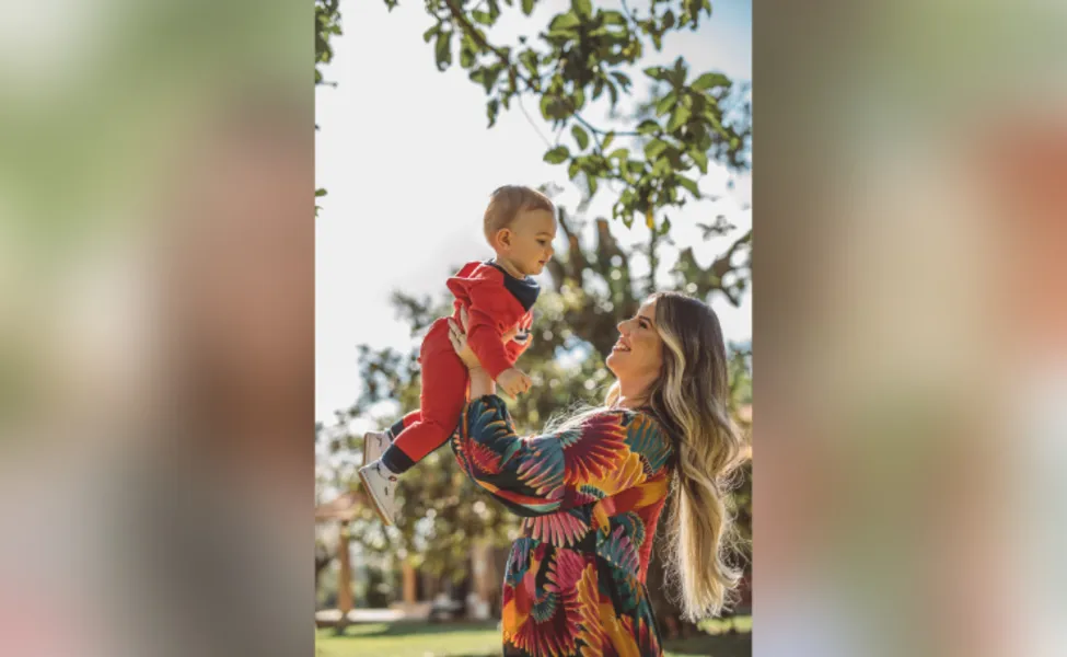 Caroline Miranda e seu filho Benício de Miranda Rissardo que agradam a chegada do Benjamin de Miranda Rissardo