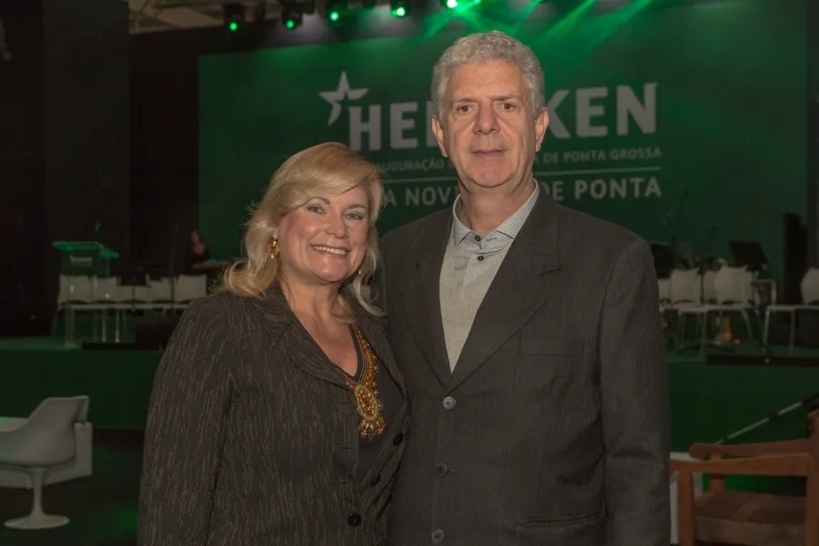 Felicitações - João Luis Giostri, superintendente do Palladium Shopping Ponta Grossa celebrará na próxima segunda-feira (19), a passagem de seu aniversário. No registro especial, João Luis com a esposa Edna Giostri. Da coluna RC os votos de alegrias e prosperidade. 