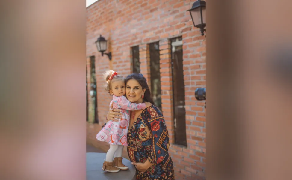 Larissa Mottim Gomes e sua filha Alícia Gomes Gonçalves