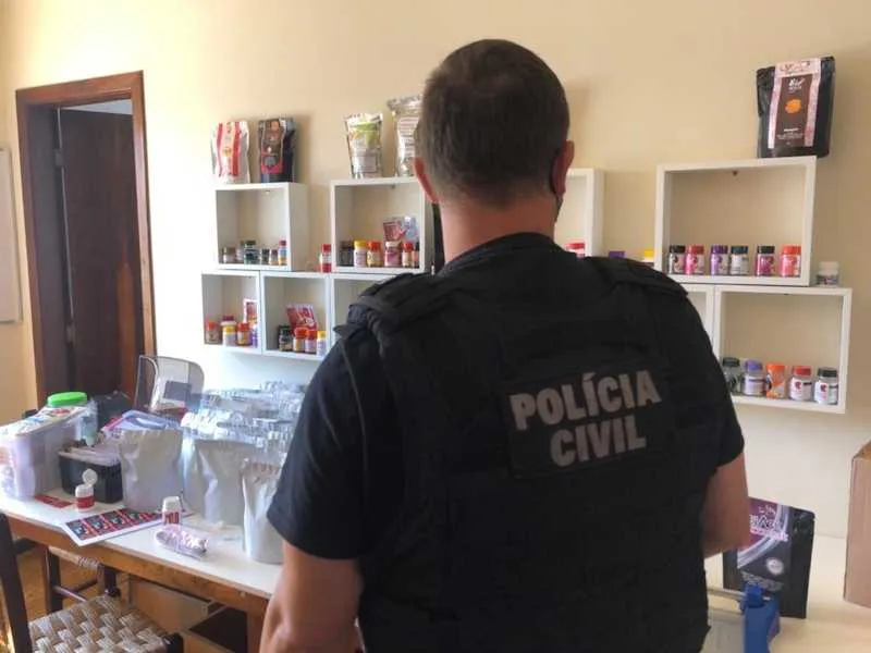 Segundo as autoridades, o local funcionava sem autorização da Vigilância Sanitária. Abordagem ocorreu nesta sexta-feira (12)