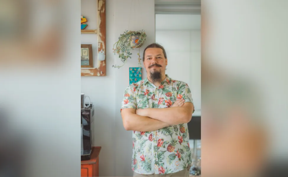 Felicitações - Referência em eternizar os momentos felizes de muitas pessoas e famílias, o consagrado fotógrafo Laertes Soares, no próximo sábado (10), será muito cumprimentado pela passagem de seu aniversário. Laertes é um dos mais premiados fotógrafos da cidade tendo uma vasta agenda de trabalhos fora do país. Da coluna RC os votos de felicidade e sucesso!