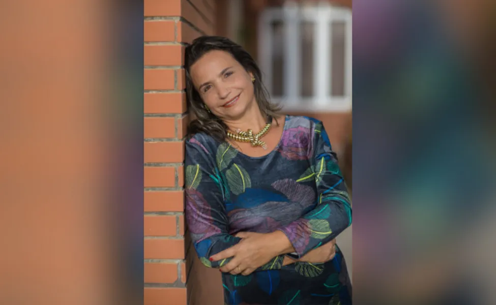 Novo Ciclo - A empresária Vanda Pianowski receberá as felicitações pela passagem de seu aniversário nesta sexta-feira (9). Vanda ao lado de seu marido Rinaldo Pianowski, vem com dinamismo fazendo à diferença no setor de iluminação a frente da respeitada loja Iluminação Pianowski. Da coluna RC os votos de prosperidade e alegrias. 
