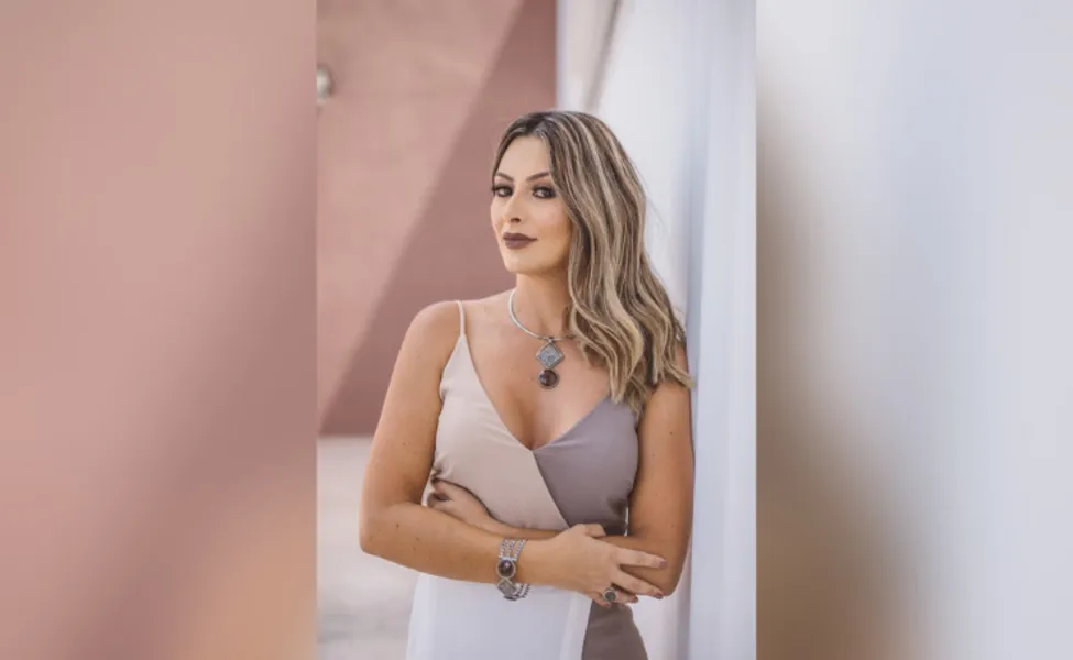 Brinde à vida - A deputada estadual Mabel Canto receberá as felicitações pela troca de idade nesta sexta-feira (9). Mabel vem se destacando com seu trabalho inovador sempre pensando em fazer o melhor para a região dos Campos Gerais. Da coluna RC os votos de felicidades e sucesso.