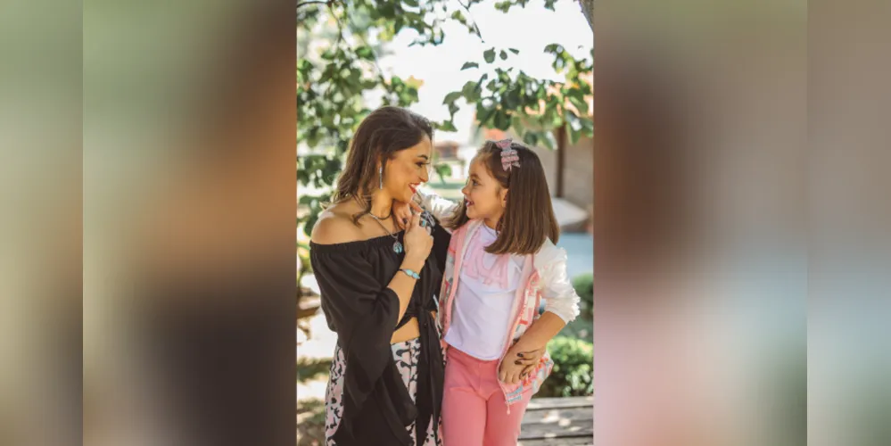 Danielle Andrade Hasselmann e sua filha Julia Andrade Hasselmann