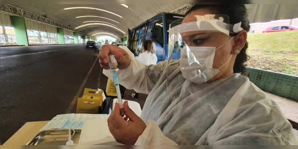 Imagem ilustrativa da imagem Prefeitura vacina pessoas entre 64 e 69 anos neste domingo