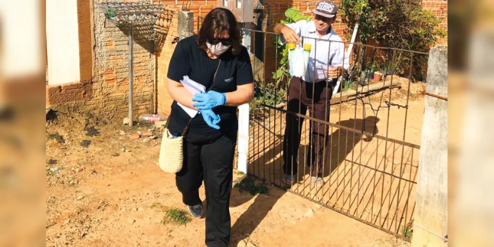 Como no ano passado, os kits serão deixados nos portões das residências, evitando contato direto com os moradores.