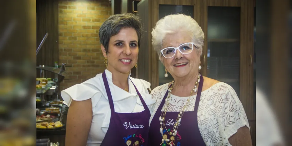 Bday - Viviane Weingärtner foi muito cumprimentada pela troca de idade na última terça-feira (11). No registro, Viviane com sua mãe Leda Weingärtner. Da coluna RC os votos de realizações e alegrias. 