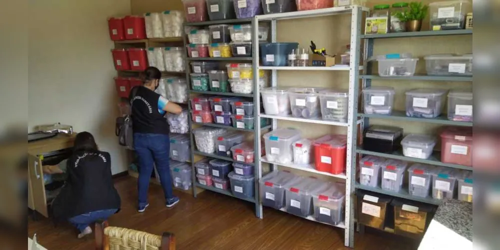 Segundo as autoridades, o local funcionava sem autorização da Vigilância Sanitária. Abordagem ocorreu nesta sexta-feira (12)