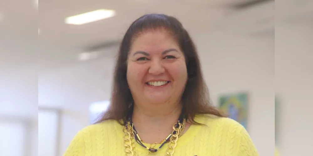 Docente Cleise Maria de Almeida recebeu a homenagem da Câmara Municipal de Ponta Grossa.