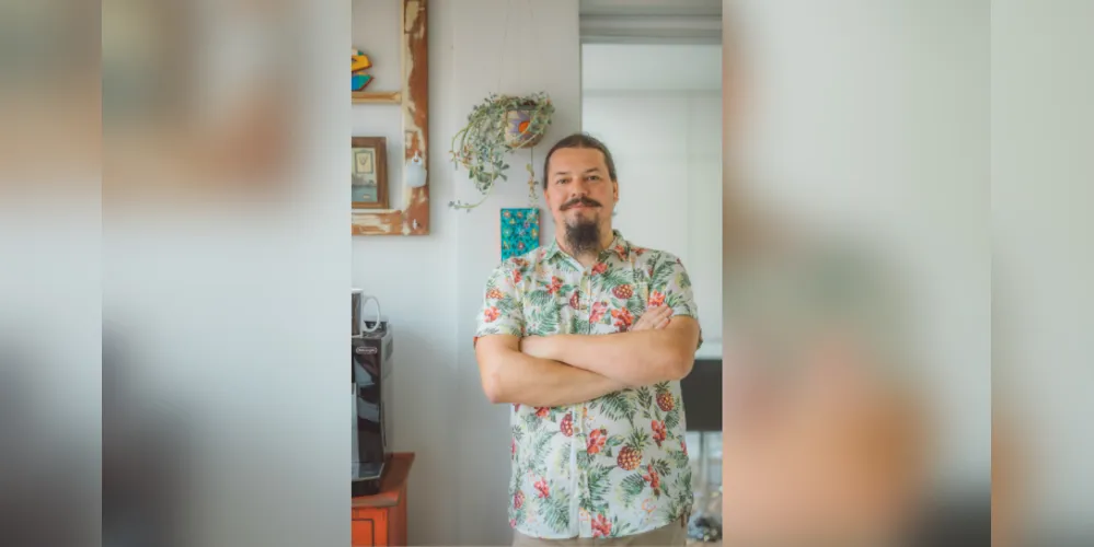 Felicitações - Referência em eternizar os momentos felizes de muitas pessoas e famílias, o consagrado fotógrafo Laertes Soares, no próximo sábado (10), será muito cumprimentado pela passagem de seu aniversário. Laertes é um dos mais premiados fotógrafos da cidade tendo uma vasta agenda de trabalhos fora do país. Da coluna RC os votos de felicidade e sucesso!