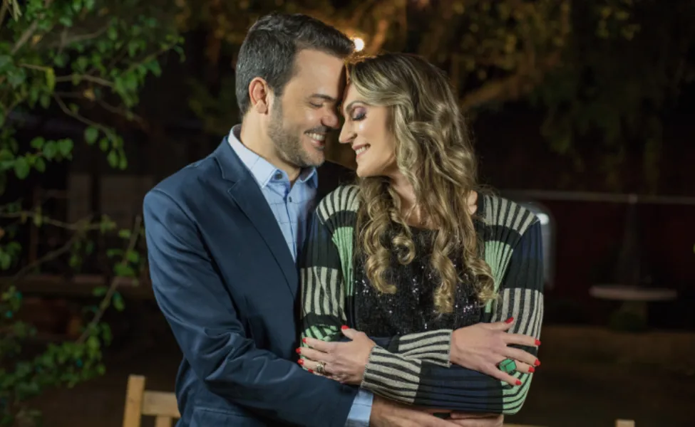 LOVE - Franck e Valeska Bobato neste sábado (5) brindam seus 16 anos de união e cumplicidade. O casal além de uma relação bem sucedida, tendo como fruto, a linda e doce Maria Clara, é também destaque na vida profissional. Da coluna RC os votos de uma união regada por muito amor e realizações