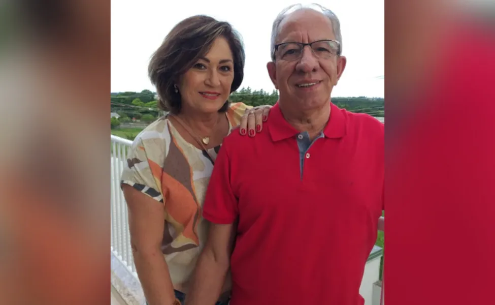 TROCA DE IDADE - Elaine Zancanaro reserva o sábado (5), para receber as felicitações pela passagem de seu aniversário. No registro, Elaine e seu namorado José Ruiter Cordeiro. Da coluna RC os votos de realizações e alegrias