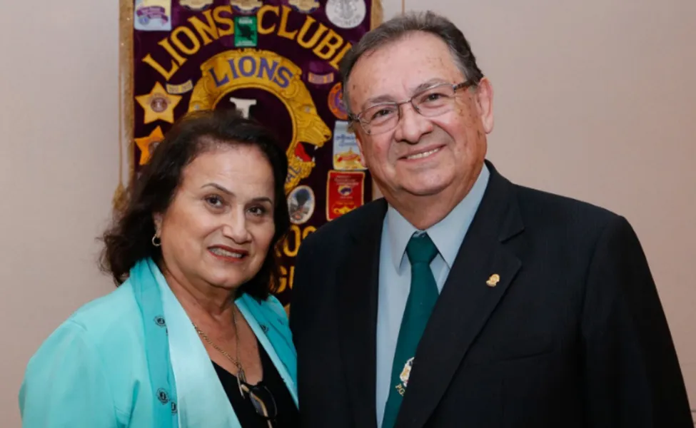 BDAY - Marcy Jiménez esposa do Dr. Emigdio Enrique Orellana Jiménez, neste sábado (05), receberá muitas felicitações pela passagem do seu aniversário. O casal é vice-presidente do Lions Clube Pitangui. Da coluna RC os votos de felicidades e realizações. Parabéns e muitas felicidades