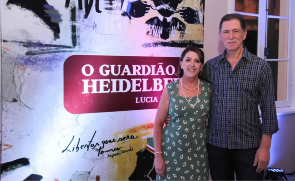 BODAS DE RUBI – Lucia e Reginaldo do Valle celebram neste sábado (5), seus 40 anos de casados, bodas de rubi. A beleza e a força do rubi, pedra vermelha, cor do amor e da paixão, demonstra o quanto o relacionamento é resistente. O matrimônio é durável e estável. Da coluna RC os votos de alegrias e cumplicidade ao casal, que sigam sendo exemplo de amor incondicional a todos que os cercam