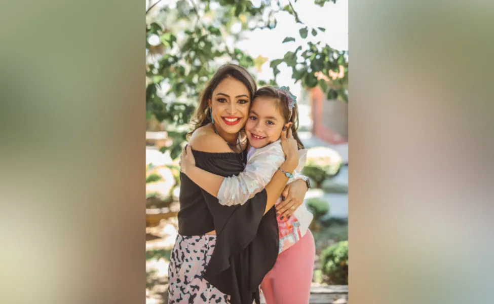  PORTRAIT – No registro especial recheado de amor e afeto entre mãe e filha, Danielle Andrade Hasselmann e Julia Andrade Hasselmann. 