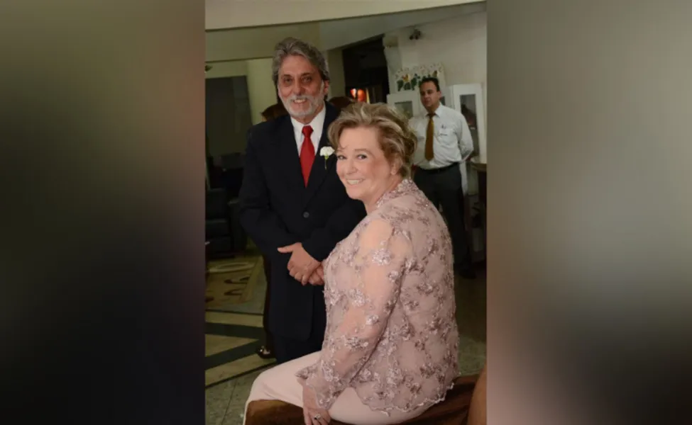 BRINDE À VIDA – Enir Elaine Torres Nunes será muito cumprimentada pela passagem de seu aniversário no próximo domingo (1).  No registro, Enir e seu marido Jorge Cristiano F. Nunes. Da coluna RC os votos de realizações e felicidades.