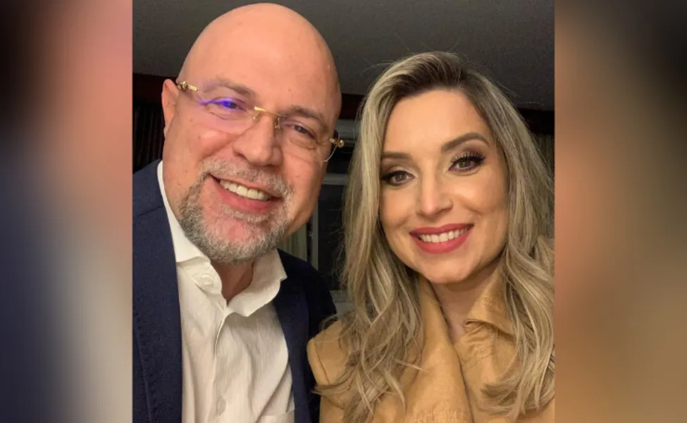  NIVER - Edgar Hampf celebra neste sábado (31), a passagem de seu aniversário. No registro, Edgar e sua esposa Hellen Machado Hampf. Da coluna RC os votos de prosperidade e sucesso. 