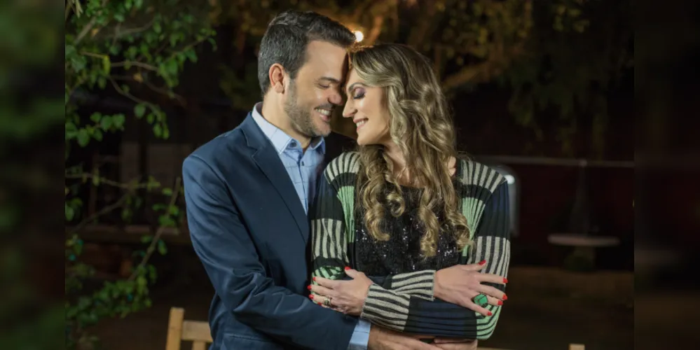 LOVE - Franck e Valeska Bobato neste sábado (5) brindam seus 16 anos de união e cumplicidade. O casal além de uma relação bem sucedida, tendo como fruto, a linda e doce Maria Clara, é também destaque na vida profissional. Da coluna RC os votos de uma união regada por muito amor e realizações