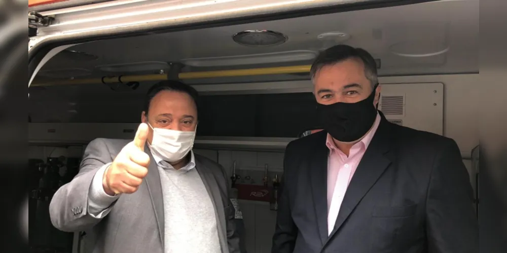 Hussein Bakri (PSD), e o secretário de Saúde, Beto Preto, entregaram na manhã desta terça-feira (1º) cinco ambulâncias