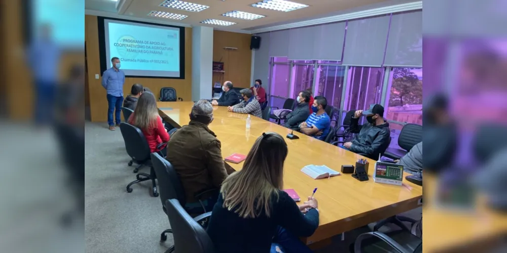 Imagem ilustrativa da imagem Reunião apresenta 'Coopera Paraná' para agricultores de PG