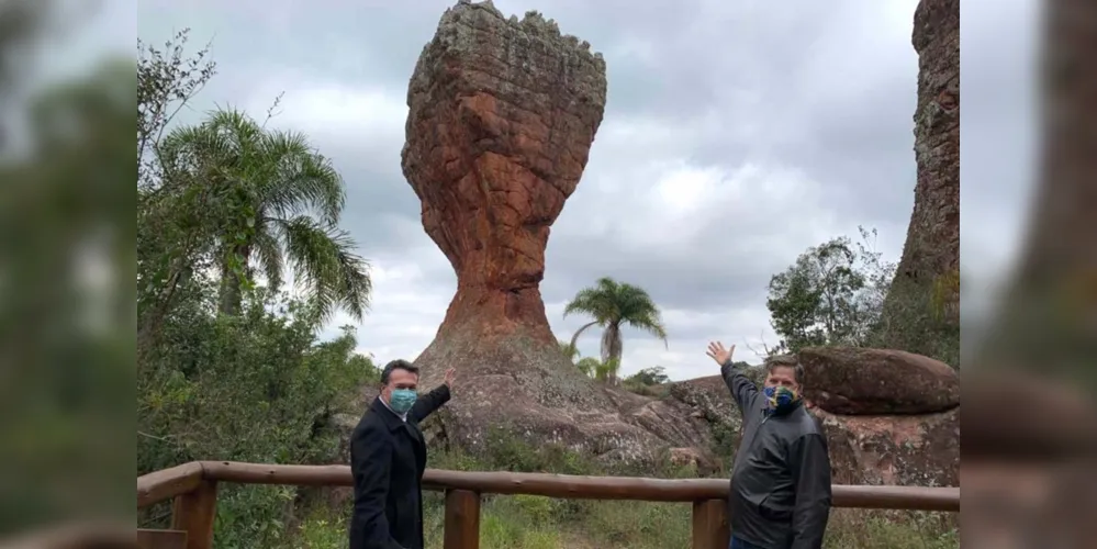 Parque Estadual Vila Velha recebeu a visita nesta quarta (16).