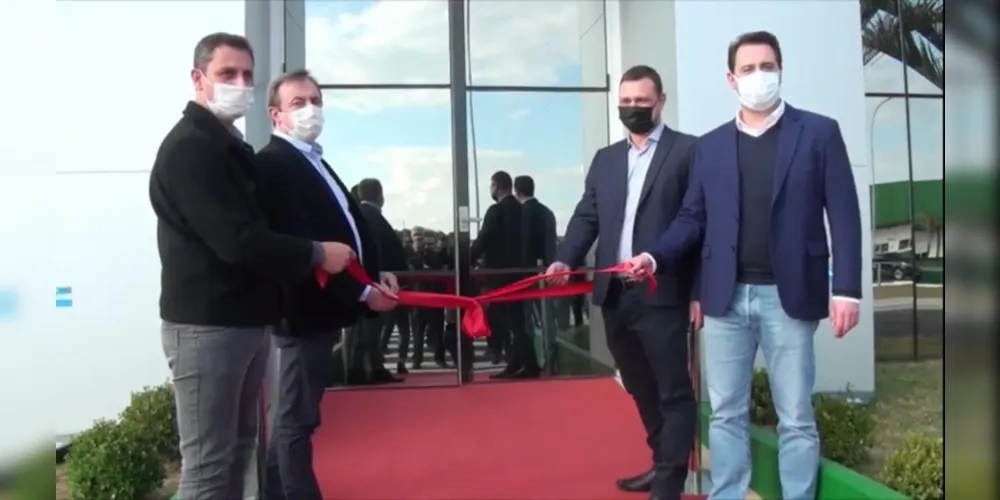 Imagem ilustrativa da imagem Douglas Modesto e Ratinho Jr. entrega fábrica da Tirol em Ipiranga