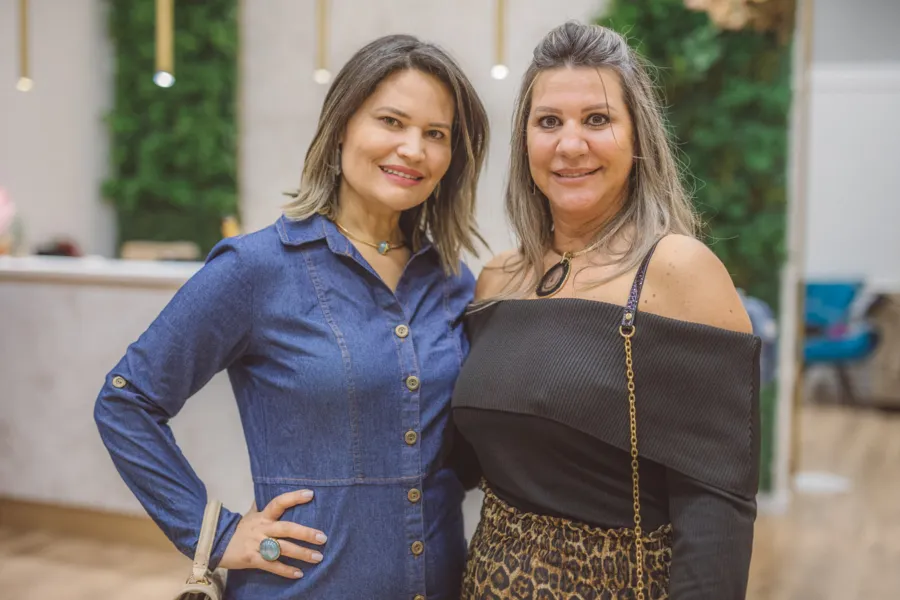 DESTAQUE  - Presentes na badalada inauguração da nova OU.Z Concept Elisangela Januário e Luciane Elbl.