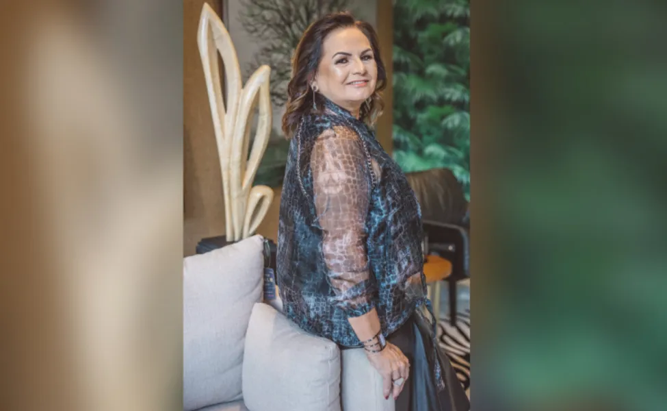 TROCA DE IDADE – Suzana Marques será muito cumprimentada pela passagem de seu aniversário no próximo domingo (19). Da coluna RC os votos de realizações e felicidades. 