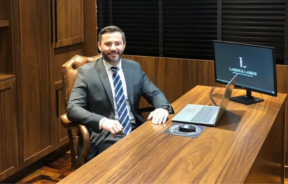 FELICITAÇÕES – O advogado Glauber Alexandre Laskos será muito cumprimentado pela passagem e seu aniversário no próximo sábado (2). Da coluna RC os votos de felicidades e sucesso.