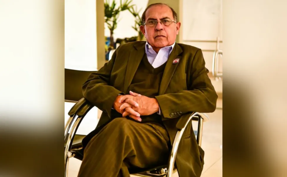 NOVO CICLO – O empresário Arnaldo Schiebelbein receberá as felicitações pela troca de idade na próxima sexta – feira (10). No registro, Arnaldo e sua noiva Wanessa Pendyk. Da coluna RC os votos de felicidades e sucesso.