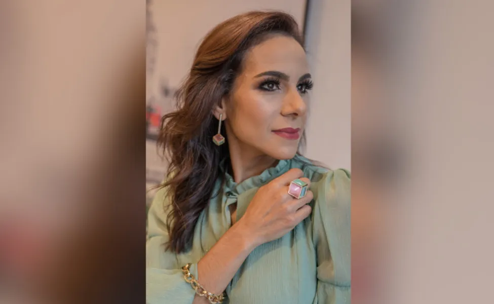 BDAY - Lara Canonico Fertonani será muito cumprimentada pela troca de idade na próxima terça - feira (21). Da coluna RC os votos de alegrias e sucesso. 