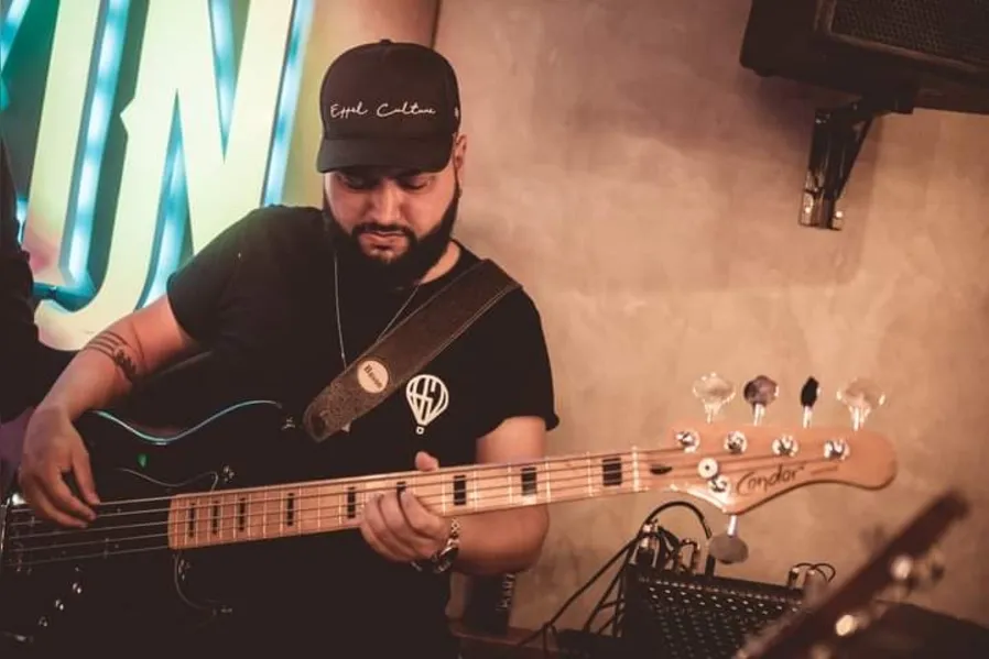 FELICITAÇÕES – O músico Thiago Colaça receberá os cumprimentos pela passagem de seu aniversário na próxima terça -feira (21). Da coluna RC os votos de alegrias e sucesso.