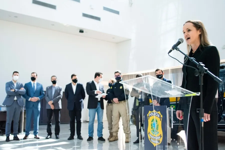 Em evento realizado na Sede da PRF-PR, em Curitiba, presidente Thais Caroline Borges representou a concessionária