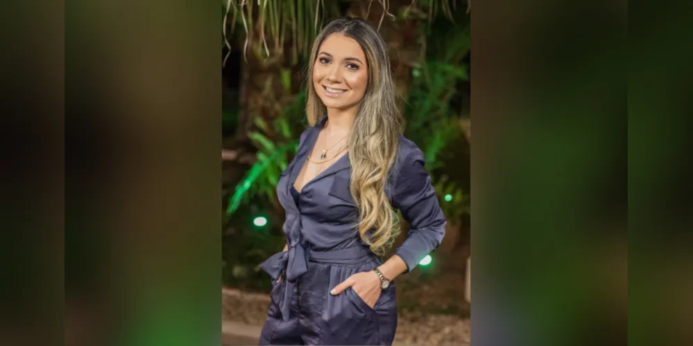 FELICITAÇÕES - A fisioterapeuta Juliana Borato receberá os cumprimentos pela troca de idade, na próxima sexta -feira (3). Juliana que vem se destacando com seu trabalho com o método Renata França, que é uma combinação de manobras de massagem modeladora e redutora com drenagem linfática desenvolvida pela esteticista baiana. Da coluna RC os votos de alegrias e sucesso.