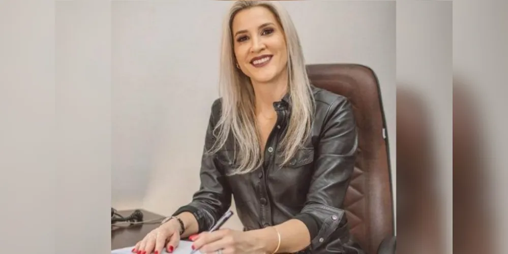 NOVO CICLO – A CEO da Romancini Troncos e Balanças Lu Romancini receberá os cumprimentos pela passagem de seu aniversário na próxima sexta-feira (1). Da coluna RC os votos de alegrias e realizações.