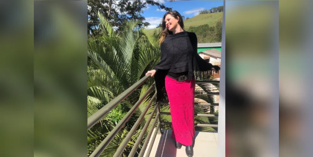 TROCA DE IDADE - A jornalista Luciane Rosas receberá as felicitações pela passagem de seu aniversário na próxima quarta -feira (6). Da coluna RC os votos de realizações.