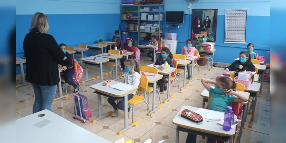 Crianças retornam por meio de sistema híbrido nesta terça-feira (14)