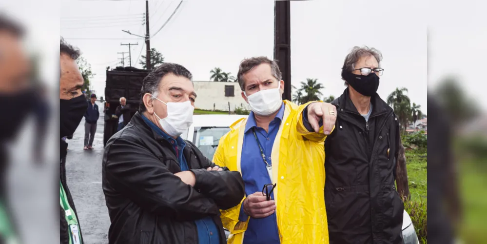 Representantes da Cohapar estiveram no município para vistoriar obras