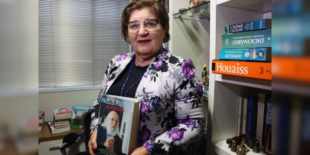 Imagem ilustrativa da imagem Ex-secretária faz palestra para professores