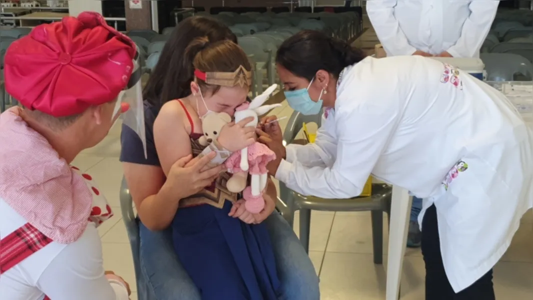 Com cardiopatia congênita, Júlia  é a primeira criança vacinada em PG