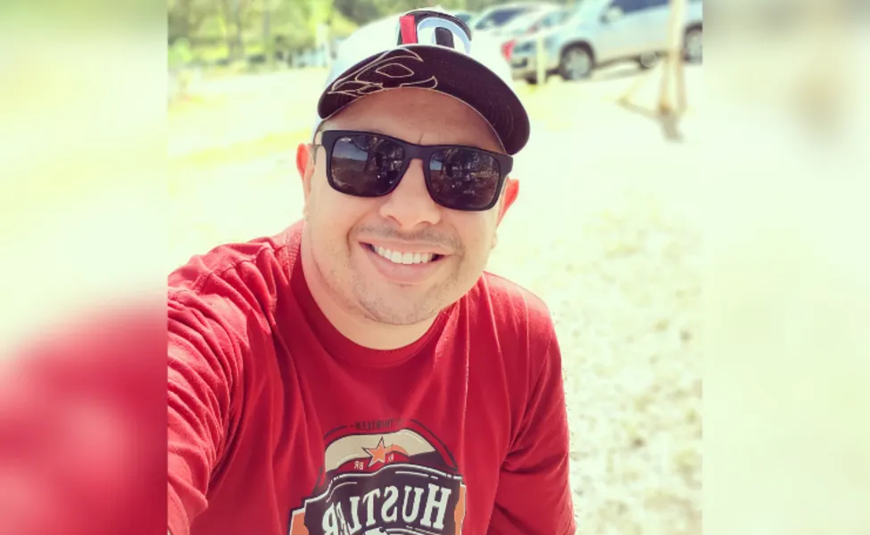 FELICITAÇÕES - O empresário Eduardo Buss será muito cumprimentado pela passagem de seu aniversário na próxima sexta-feira (12). Da coluna RC os votos de felicidades e realizações.