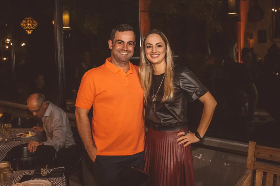 NOVO CICLO - O empresário Daniel Correia na próxima sexta-feira (12) receberá os cumprimentos pela passagem de seu aniversário. No registro, Daniel e sua esposa Thais Iurk Correia.  Da coluna RC os votos de alegrias e sucesso.