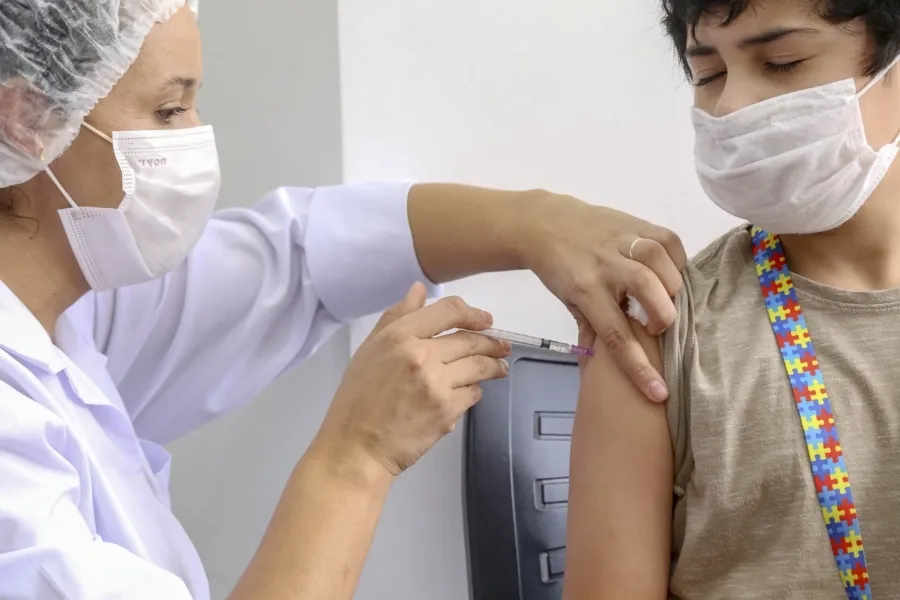 Serão 2 mil doses para começar a vacinar pelo grupo prioritário