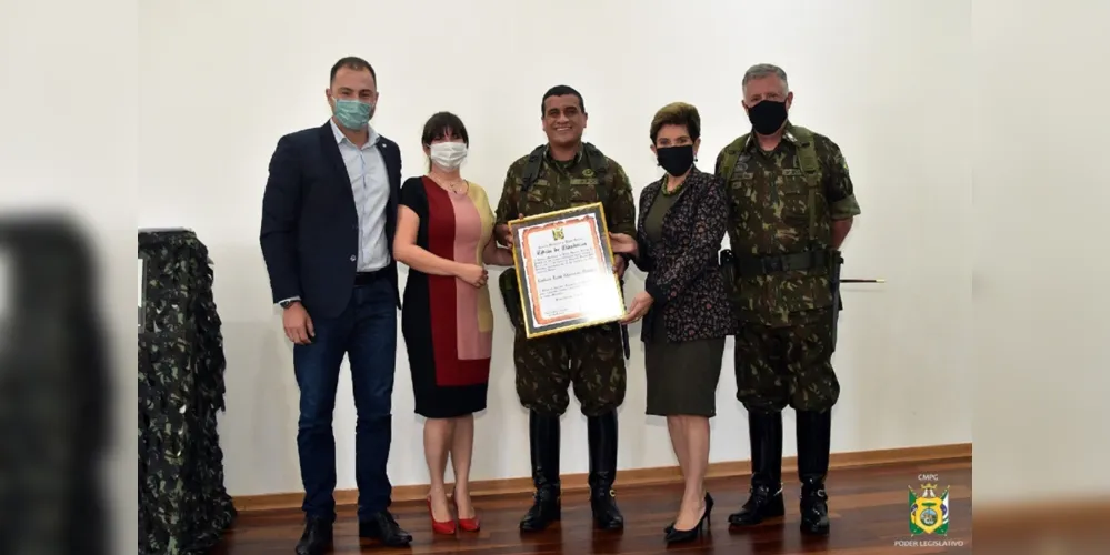 Em substituição ao Coronel Larri, assumiu o comando da unidade militar o coronel Gustavo Sotter de Maris e Miranda.