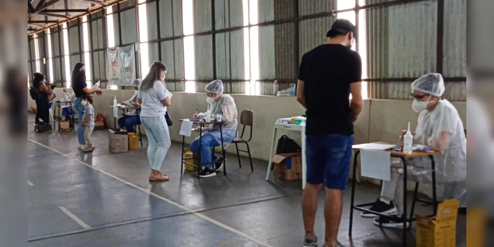 Foram 230 pessoas com resultado positivo para covid-19, 289 casos negativos e 46 casos sem definição.