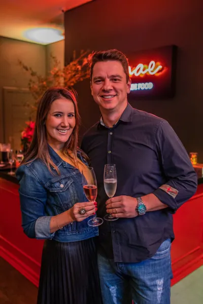BDAY - Tamima Gobbo Tuma Schrutt será muito cumprimentada pela passagem de seu aniversário nesta quinta-feira (14). A admirável advogada Tamima é casada com Dino Schrutt e mãe da doce e bela Alice, e do pequeno Leonardo. Da coluna RC os votos de realizações e alegrias.