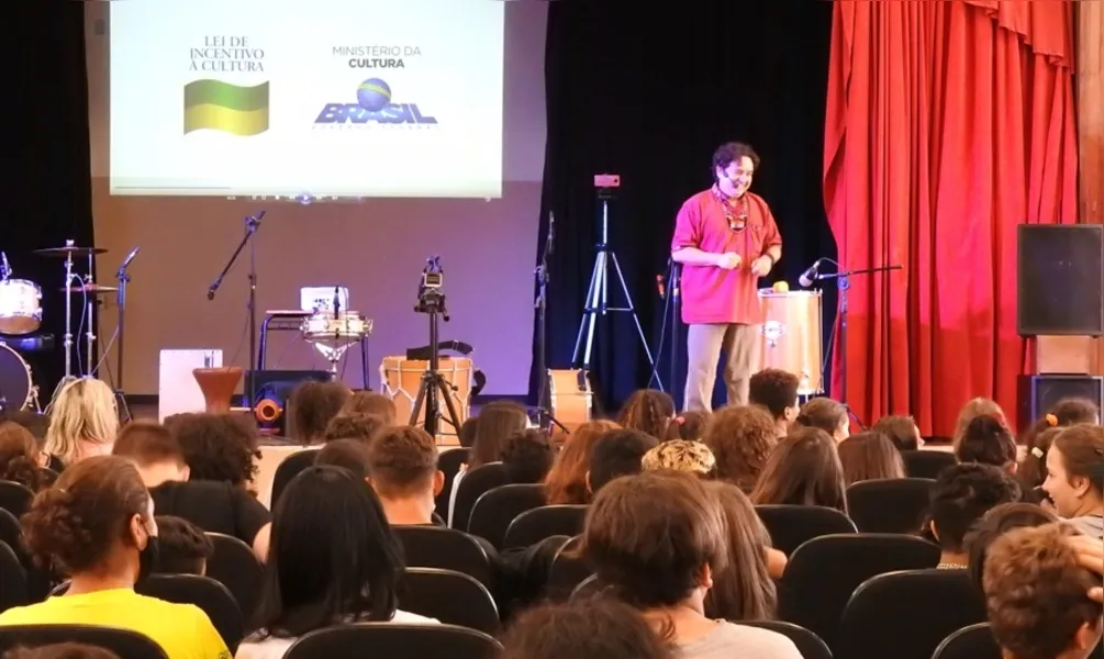 Projeto acontece desde 2016 e leva o conhecimento da arte da música para crianças e adolescentes